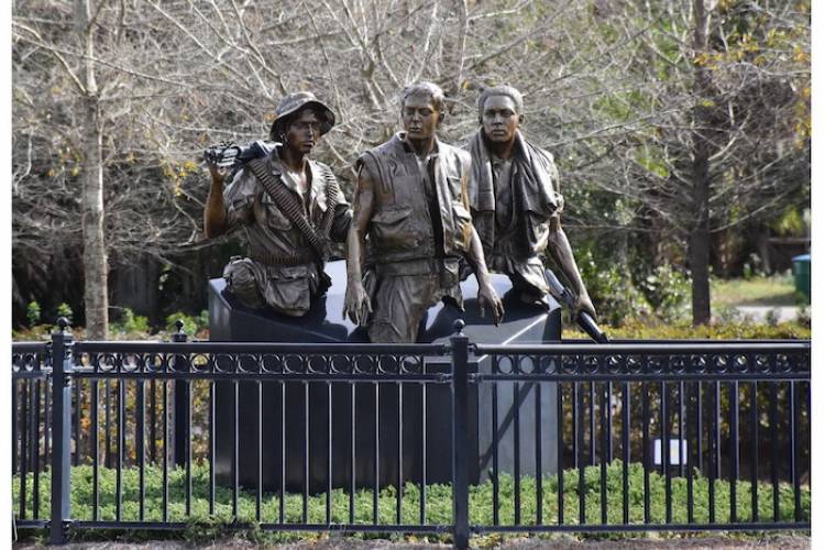 3 Soldier Vietnam Memorial Statue